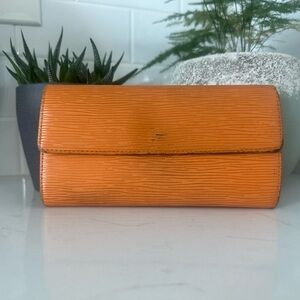 LV orange epi wallet 🧡